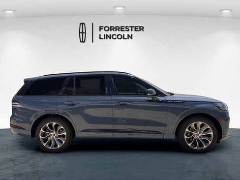New 2026 Lincoln Aviator AWD image 2