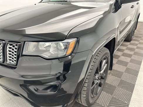 Used 2018 Jeep Grand Cherokee Altitude image 11