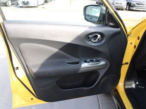 Used 2016 Nissan Juke S image 16