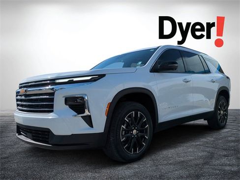 Used 2025 Chevrolet Traverse LT w/ Sun and Wheel Package image 8