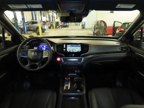 Certified 2023 Honda Passport TrailSport image 17