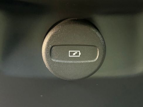 Used 2024 Volvo XC60 B5 Plus AWD/4WD image 18