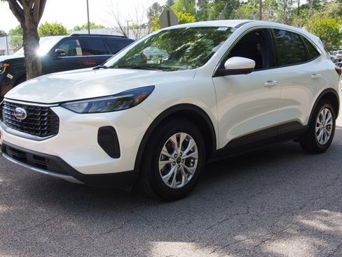 Certified 2023 Ford Escape Active w/ Tech Pack #2 image 3