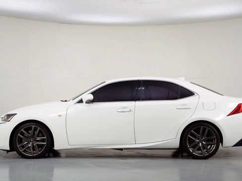 Used 2019 Lexus IS 300 F Sport w/ F Sport Package image 8
