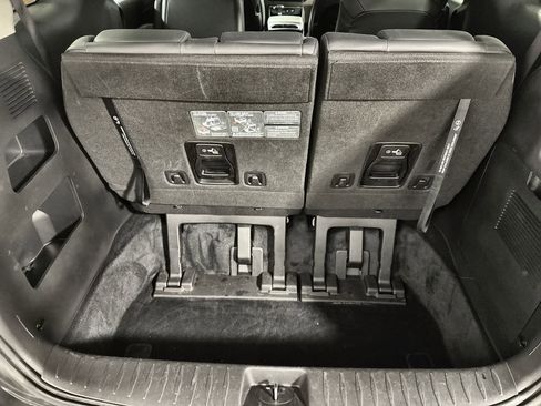 Used 2025 Kia Carnival image 31