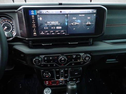Used 2024 Jeep Gladiator Rubicon w/ Convenience Group AWD/4WD image 15