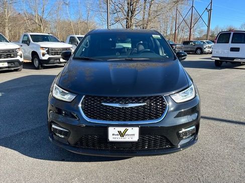 New 2026 Chrysler Pacifica Select image 3