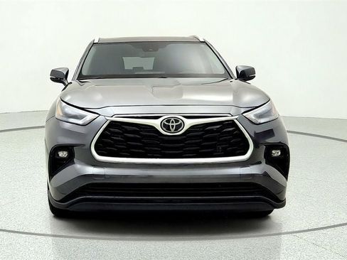 Used 2024 Toyota Highlander XLE AWD/4WD image 2
