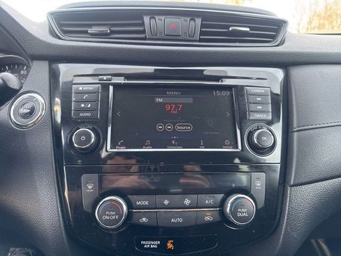 Used 2020 Nissan Rogue SV image 19