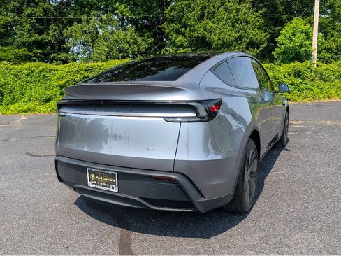 Used 2026 Tesla Model Y Long Range AWD/4WD image 5