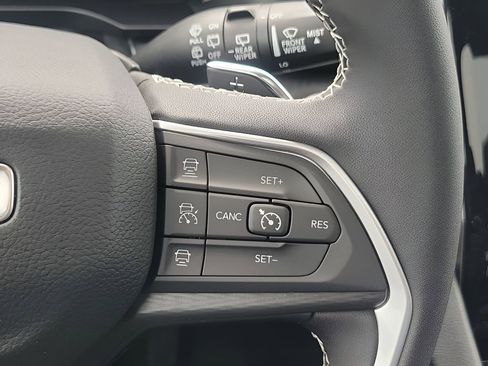 New 2025 Jeep Grand Cherokee L Laredo image 35