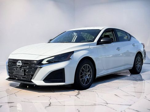 Used 2024 Nissan Altima 2.5 S FWD image 4