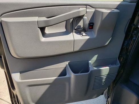 Used 2018 Chevrolet Express 2500 w/ Driver Convenience Package RWD image 11