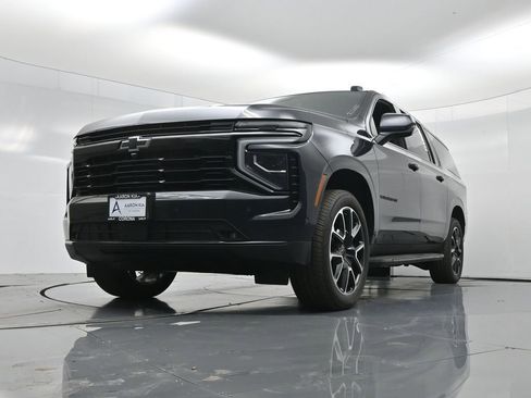Used 2025 Chevrolet Suburban RST image 37