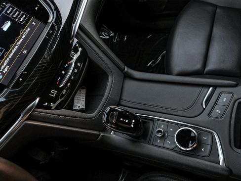 Used 2025 Cadillac XT6 Premium Luxury image 23