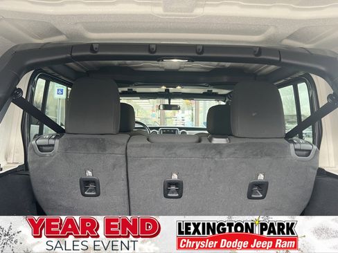 Used 2020 Jeep Wrangler Unlimited Sahara image 9