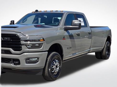 New 2026 RAM 3500 Laramie AWD/4WD image 41