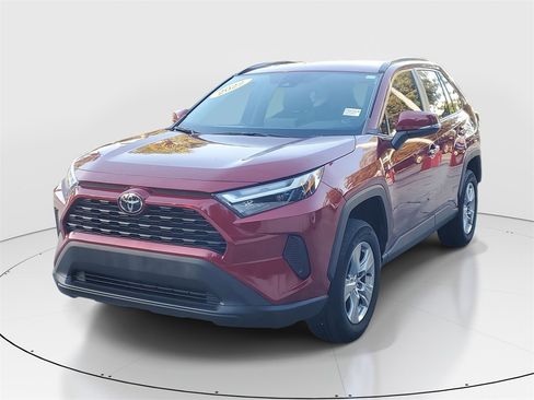 Used 2022 Toyota RAV4 XLE image 3