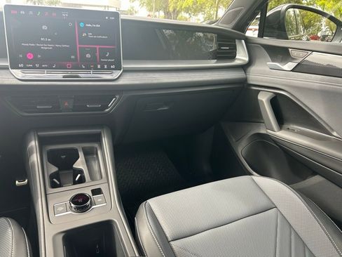 New 2026 Volkswagen Tiguan SE R-Line FWD image 11