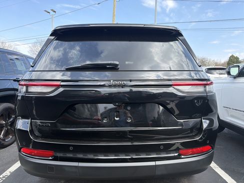 Certified 2022 Jeep Grand Cherokee Altitude AWD/4WD image 6