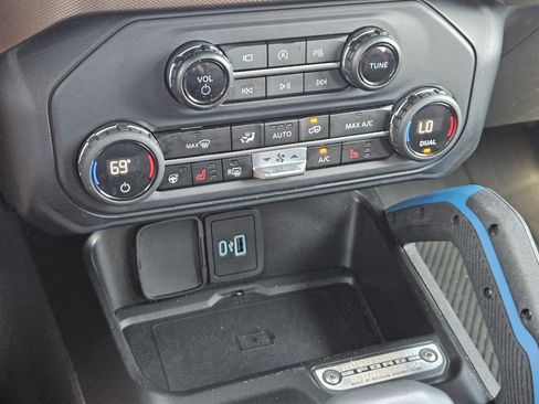Used 2023 Ford Bronco Outer Banks w/ Sasquatch Package AWD/4WD image 19
