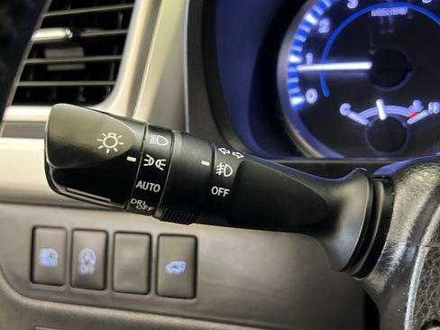 Used 2019 Toyota Highlander Plus AWD/4WD image 37