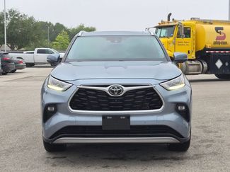 Used 2023 Toyota Highlander Platinum FWD video 2
