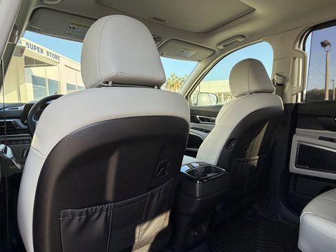 Certified 2025 Kia Telluride EX w/ EX Captain's Chair Package FWD image 16