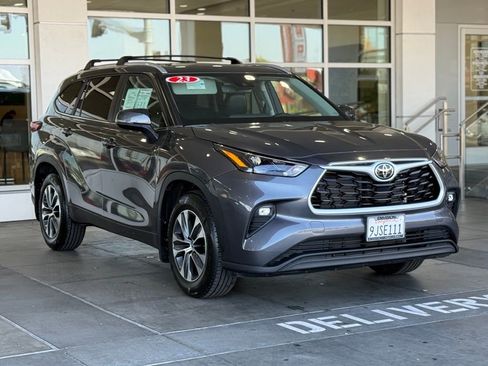 Used 2023 Toyota Highlander XLE image 6