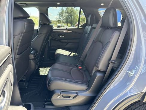 Used 2025 Honda Pilot Black Edition image 27