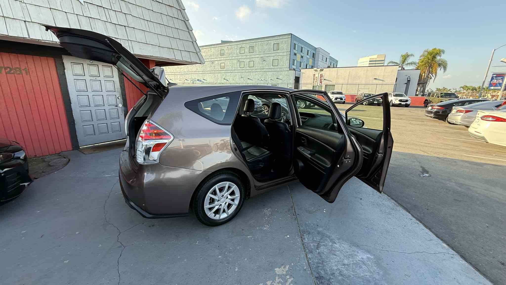 Used 2017 Toyota Prius V Four FWD image 45