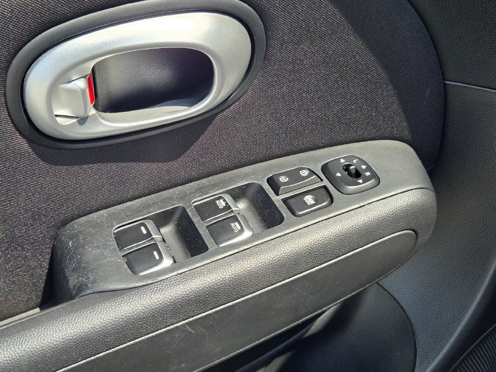 Used 2019 Kia Soul + FWD image 15