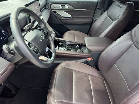 Used 2025 Ford Explorer Platinum RWD image 19