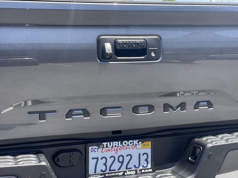 Used 2019 Toyota Tacoma TRD Sport w/ Technology Package RWD image 9