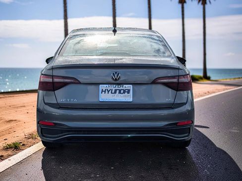 Used 2024 Volkswagen Jetta SE FWD image 6
