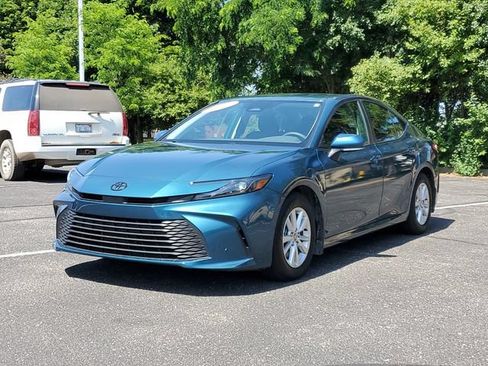 Used 2025 Toyota Camry LE w/ Convenience Package FWD image 2