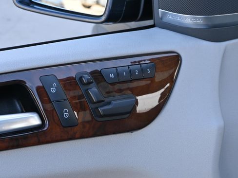 Used 2013 Mercedes-Benz GL 550 4MATIC image 27