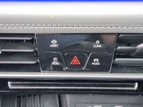 Used 2025 Volkswagen Atlas Peak Edition SE image 22