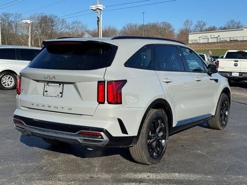 Used 2022 Kia Sorento SX image 3