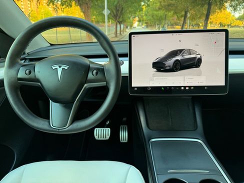 Used 2022 Tesla Model Y Performance image 15