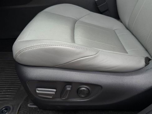 Used 2021 Toyota Venza Limited w/ Advanced Technology Package image 13