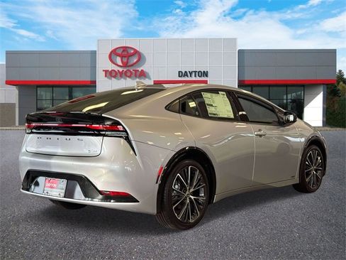 Used 2025 Toyota Prius XLE image 5