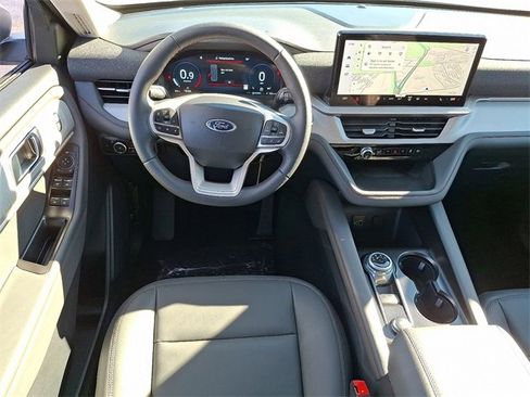 New 2026 Ford Explorer Active w/ Active Comfort Package image 8