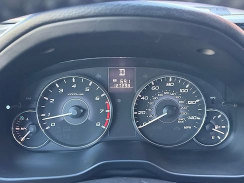 Used 2011 Subaru Legacy 2.5i Premium w/ All-Weather Pkg AWD/4WD image 10