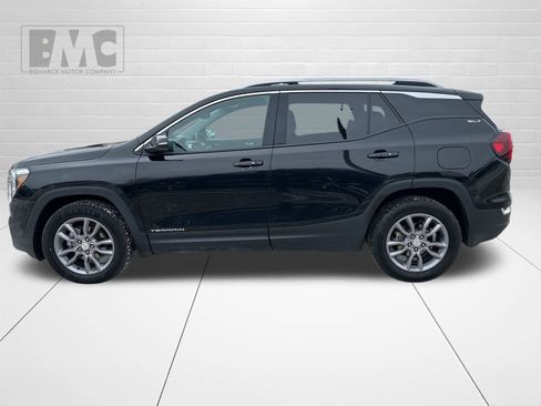 Used 2024 GMC Terrain SLT image 8