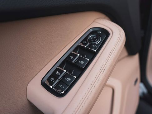 New 2026 Porsche Macan image 30