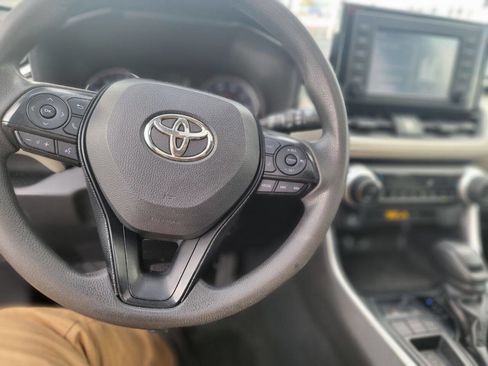 Used 2019 Toyota RAV4 XLE image 6