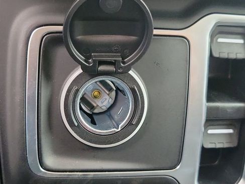 Used 2025 Jeep Wrangler Unlimited Sahara AWD/4WD image 18