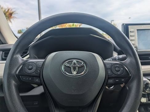 Used 2019 Toyota RAV4 XLE w/ Convenience Package FWD image 29