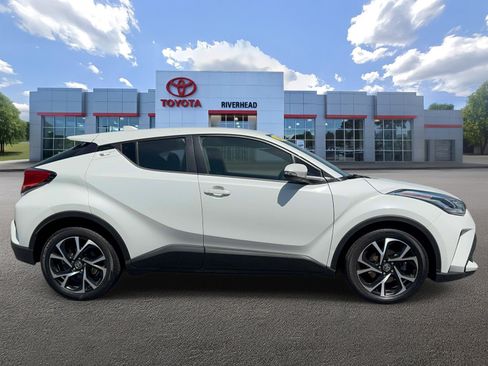 Used 2021 Toyota C-HR XLE FWD image 3